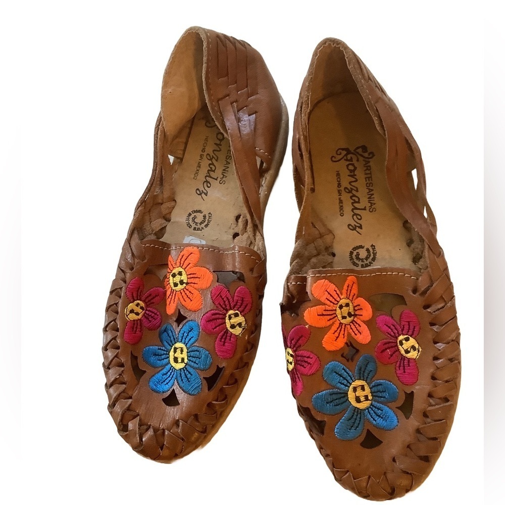 Handmade Leather Huarache Sandals with Embroidered Flowers | Size 7 Estimate